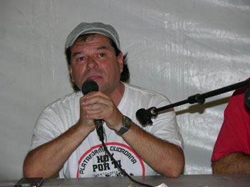 Nelson Restrepo explicando la experiencia de la Plataforma Hoy por ti. Red de Solidaridad de Fuenlabrada Nelson Restrepo explicando la experiencia de la Plataforma Hoy por ti. Red de Solidaridad de Fuenlabrada