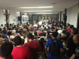 Público asistente a la presentación de la RSP en Pte Vallekas